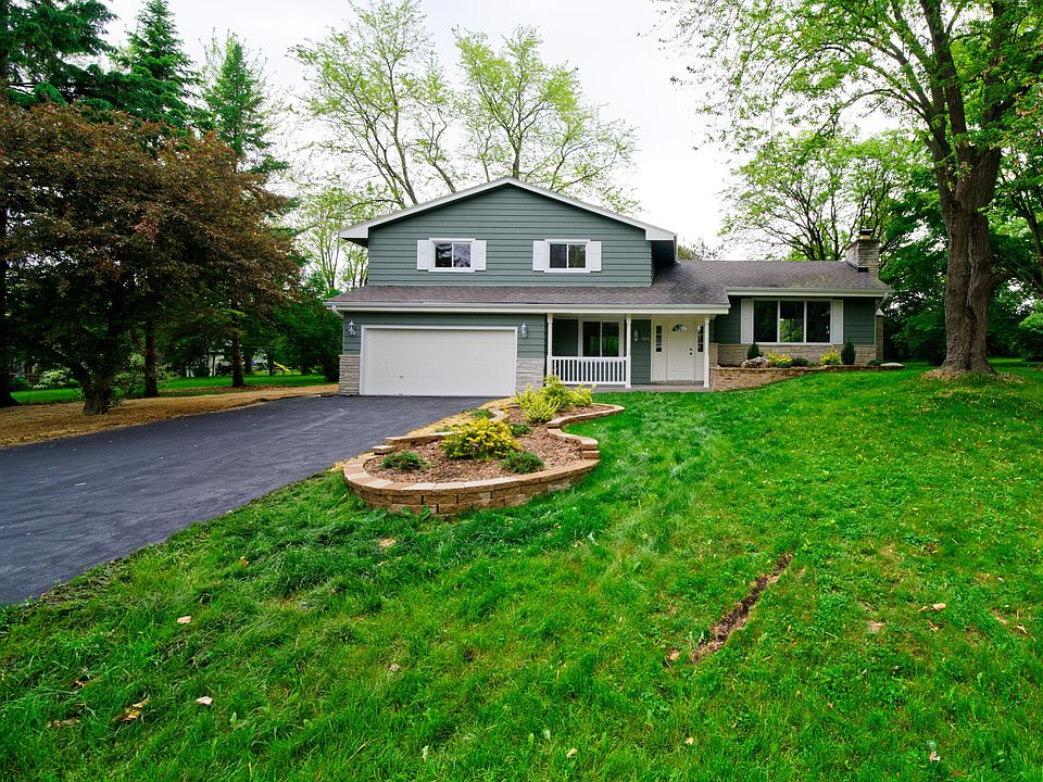 1st image of 8894 N Green Brook Ct