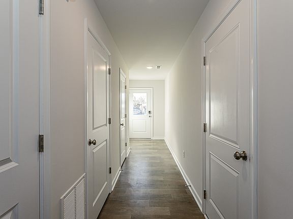 4th image of 902 Encore Autumn Ln