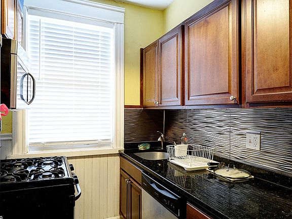 3rd image of 36 Weeden St #B1