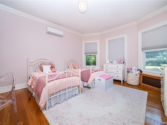 5th image of 221 E Sidney Ave APT 1