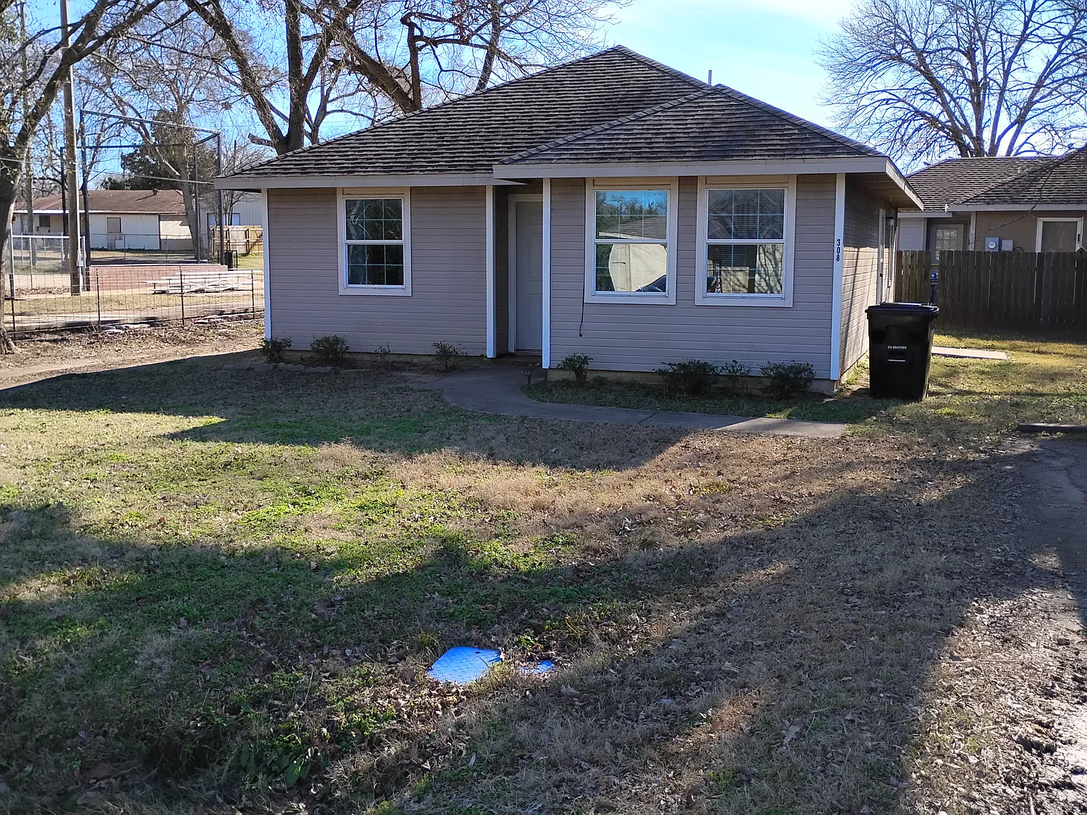 3 bed, 872 sqft, $1,195 — Photo 3