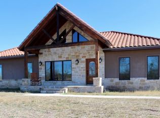 132 Bp Ln, Uvalde, TX 78801