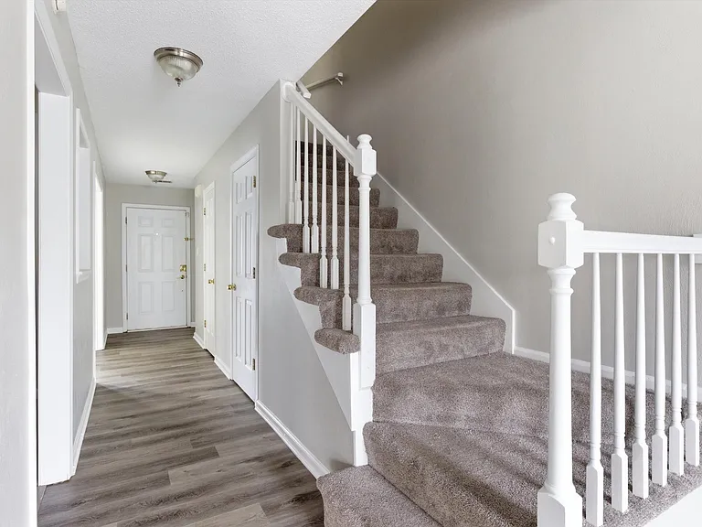 435 Greenview Dr — Photo 12