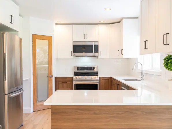 1565 Jack Rd, Sechelt, BC V7Z 0A1