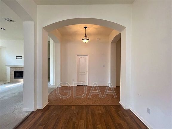 4th image of 1605 Belvedere Pl
