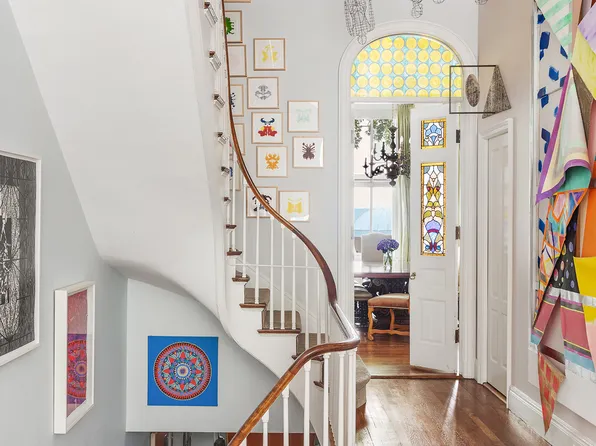 134 East 62nd Street image 3 of 31