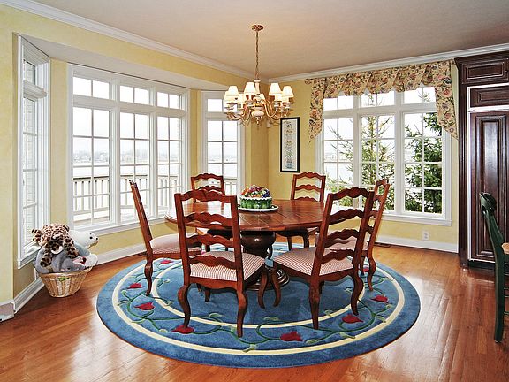 ...just off of the center isle is the breakfast area.  Then you move to.....