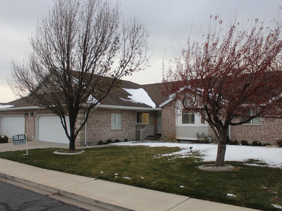 1st image of 1704 Fairway Ln Unit 7