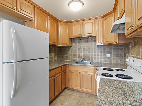 2nd image of 601 E 7th St APT A101