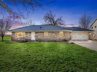 5609 76th Ave SW, Fairfax, IA 52228