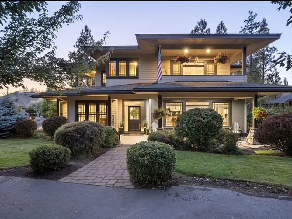 19062 Mount McLoughlin Ln