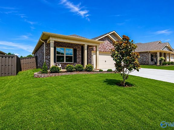 3rd image of 312 Sandy Oak Dr