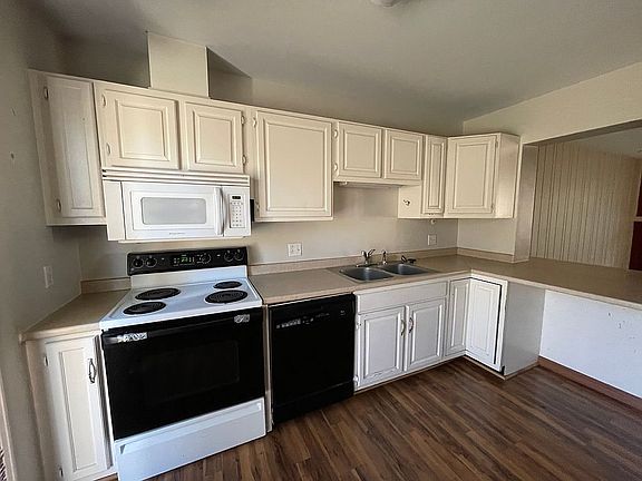 Wide open kitchen 