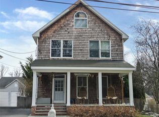 54 Cocks Ln, Locust Valley, NY 11560