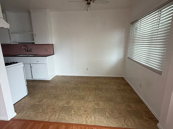 2nd image of 1007 N Mariposa St APT C
