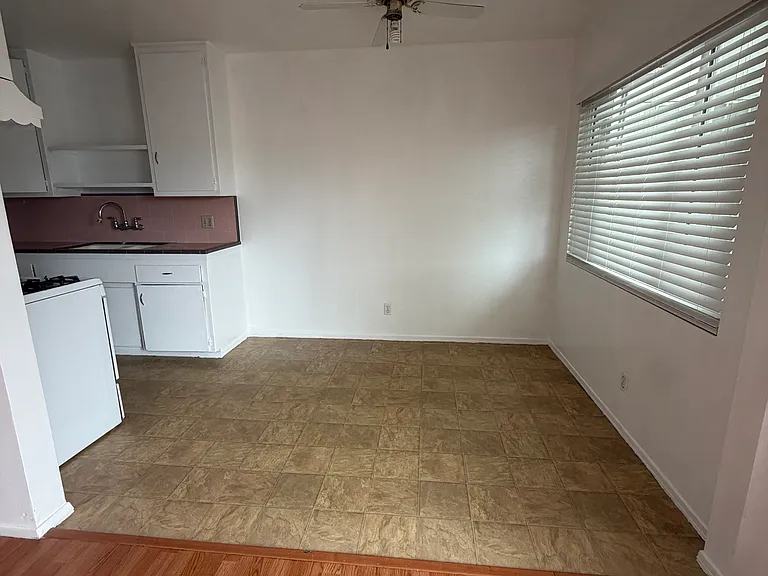 1007 N Mariposa St #C — Photo 2