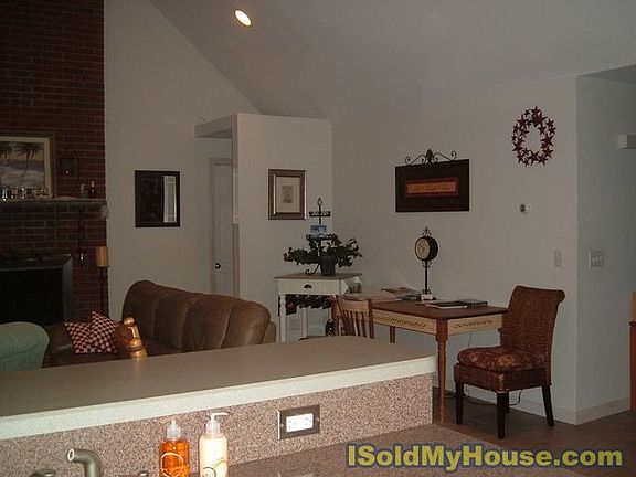 Open floor plan, kitchen dining, livingroom.
