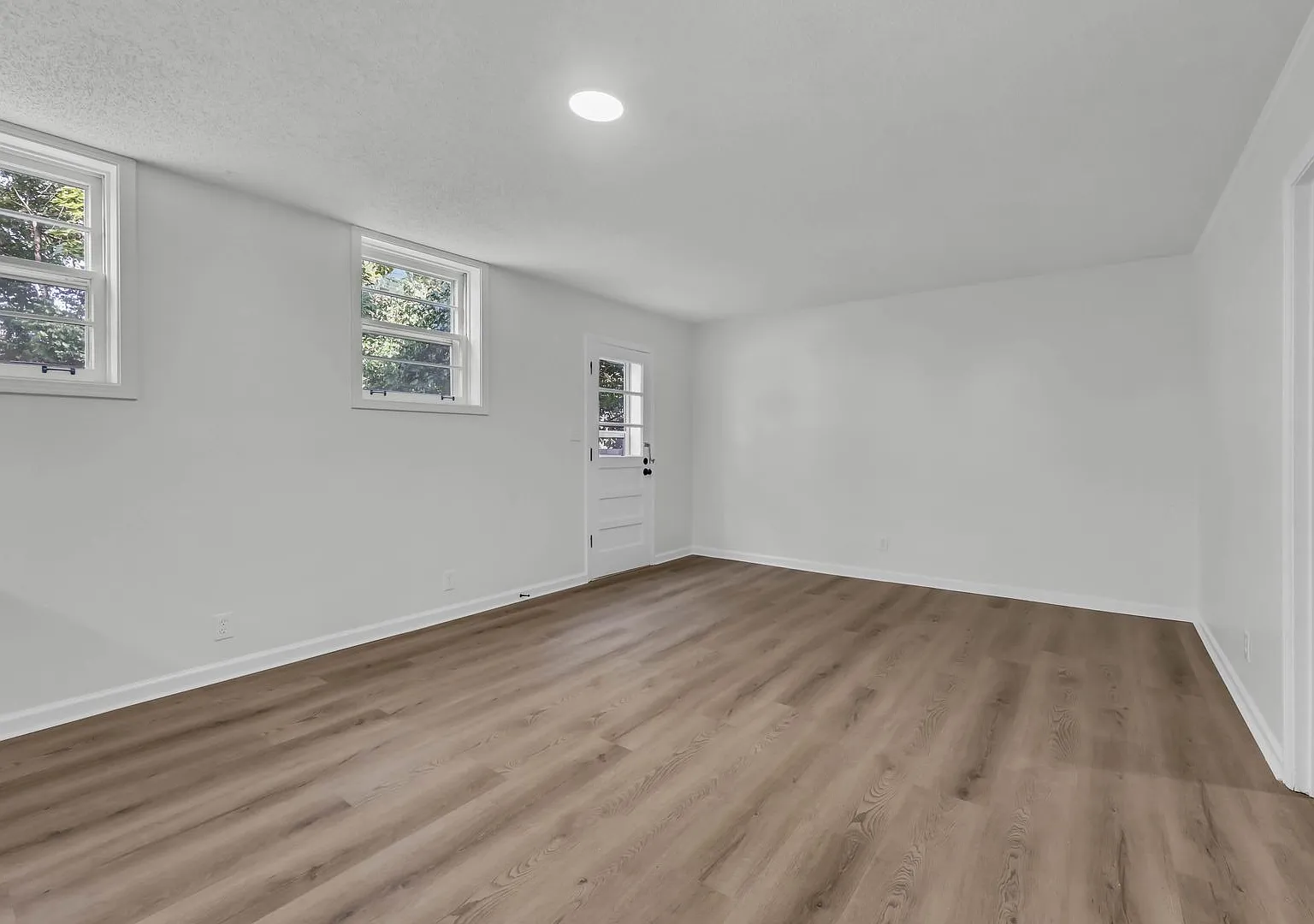 2 bed, 1.0 bath, 900 sqft, $825 — Photo 3