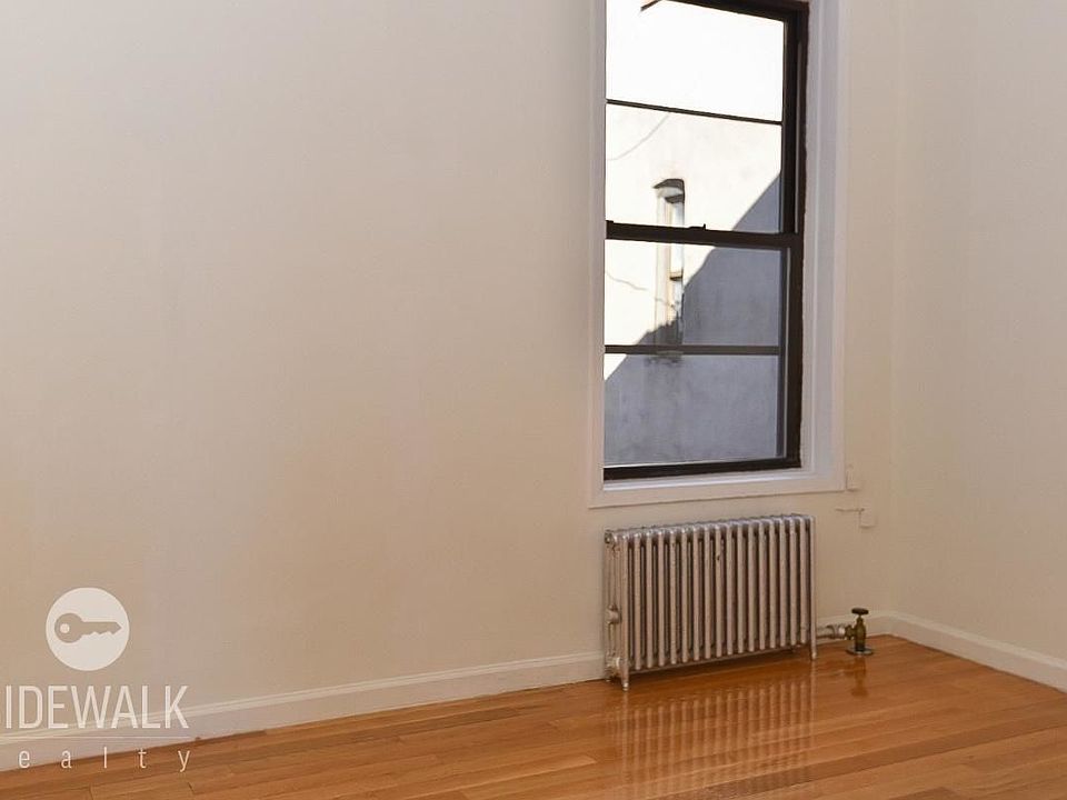 2nd image of 215 Kingsland Ave #13FR