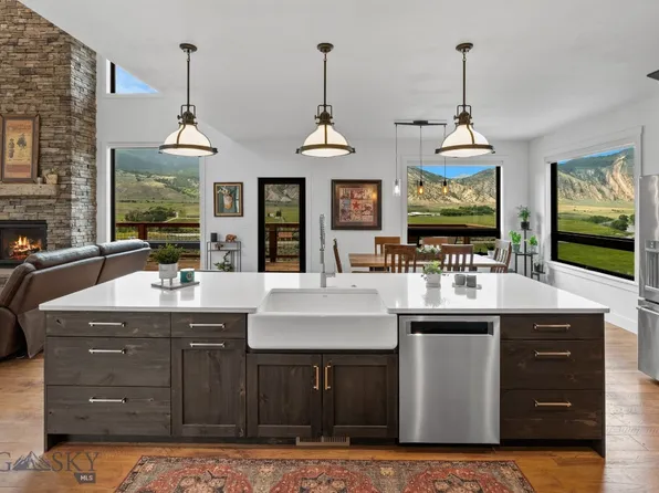 448 Us Highway 89 Hwy S, Gardiner, MT 59030