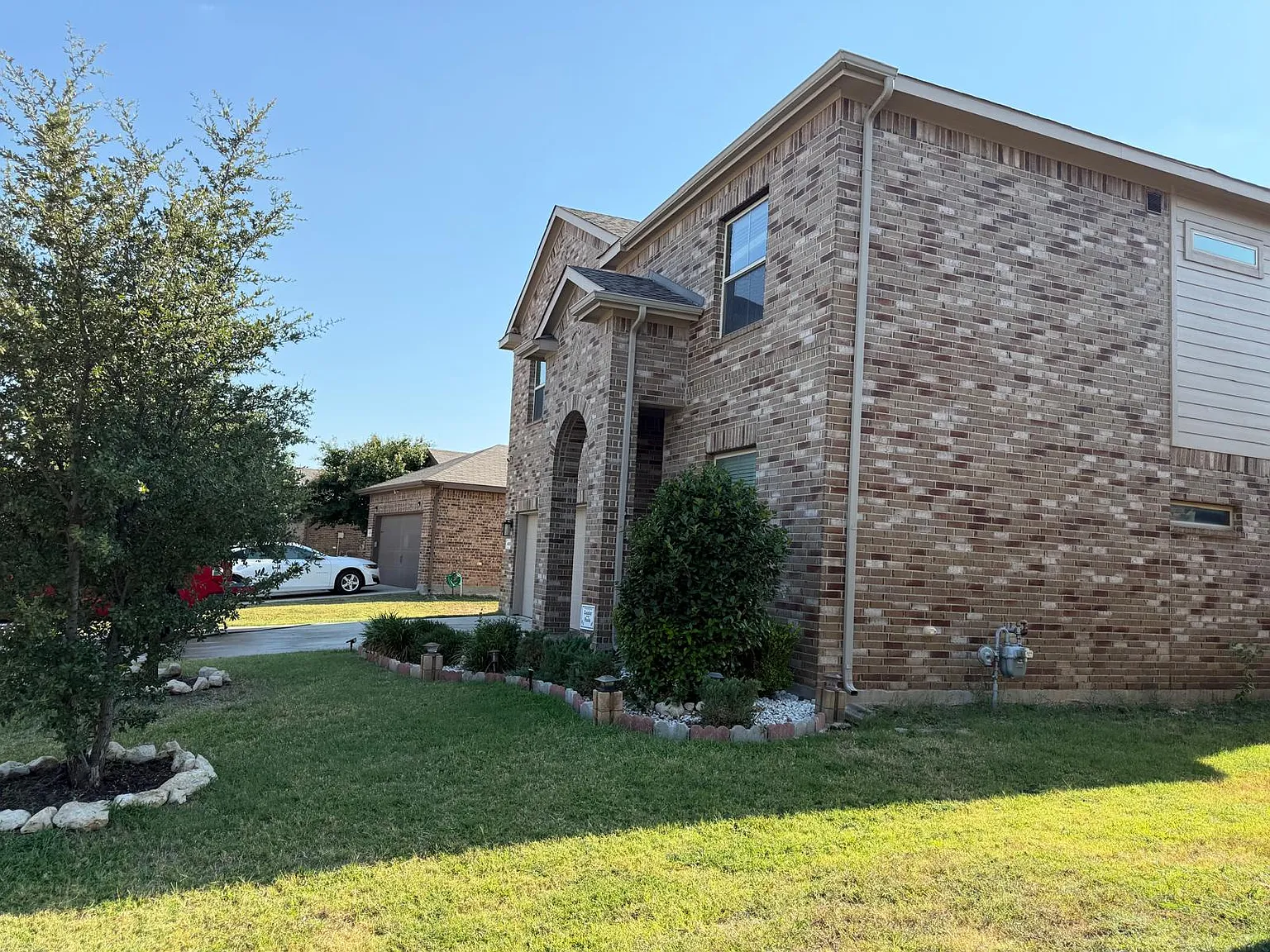 5 bed, 2837 sqft, $2,751 — Photo 3