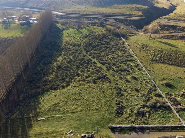 70311 S 2410th Pr SE, Kennewick, WA 99337