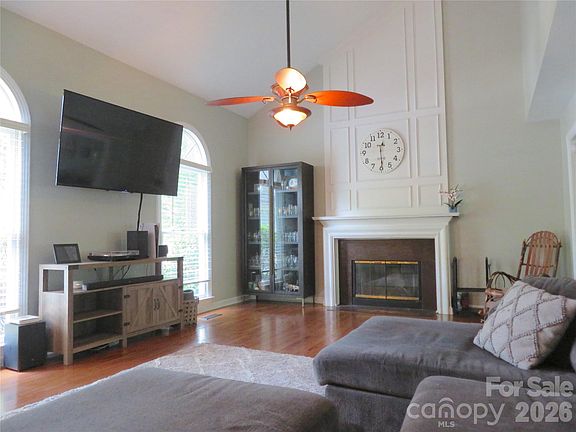 3rd image of 1843 Tanfield Dr