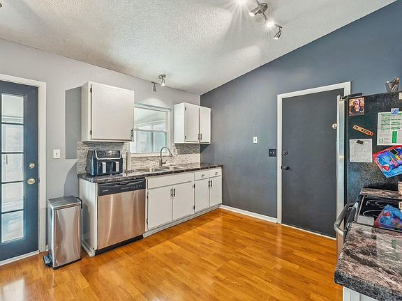 5th image of 3422 Birch St