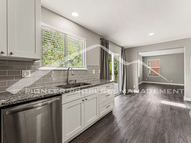 2649 Fernwood Pl — Photo 5