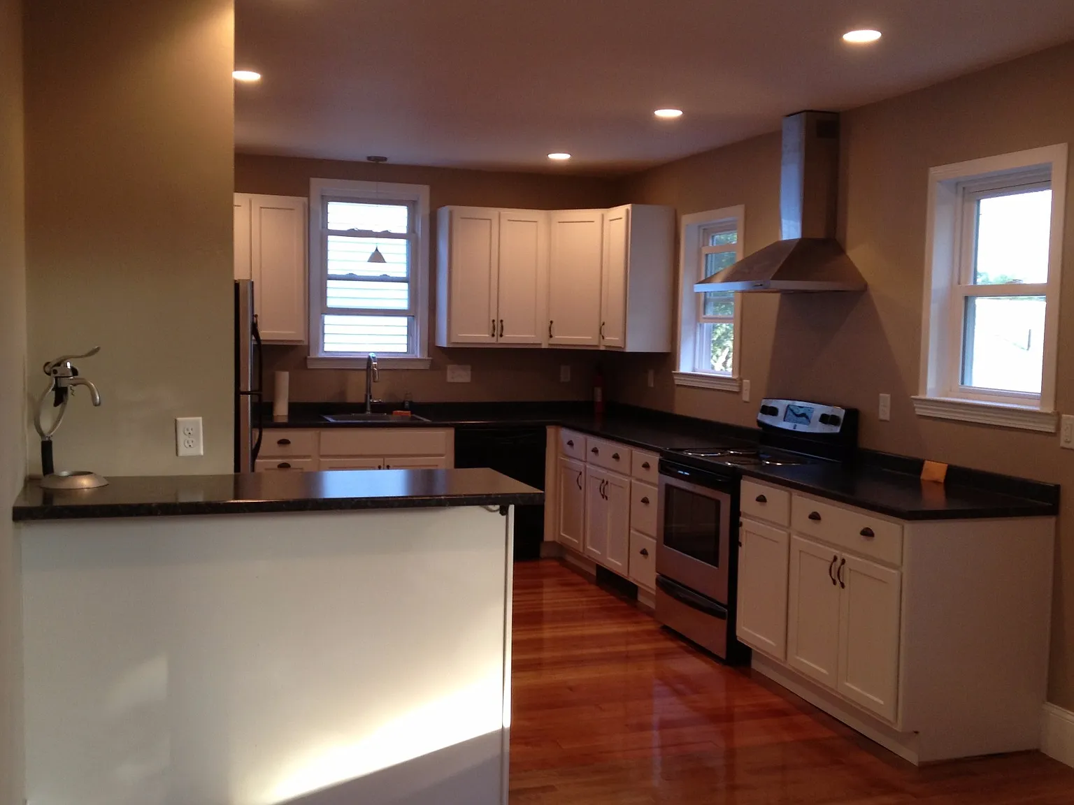 5 bed, 1637 sqft, $4,100 — Photo 3