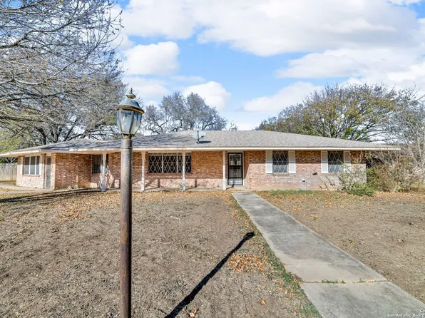 1504 31ST ST, Hondo, TX 78861