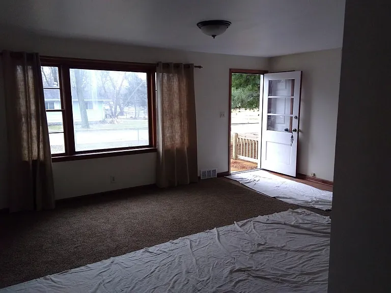 3126 Seneca St — Photo 2
