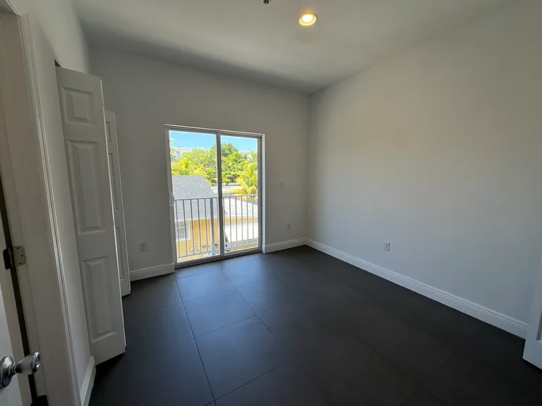 346 NW 35th St #4 — Photo 9