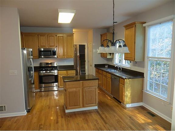 5th image of 1101 Grand Oaks Gln