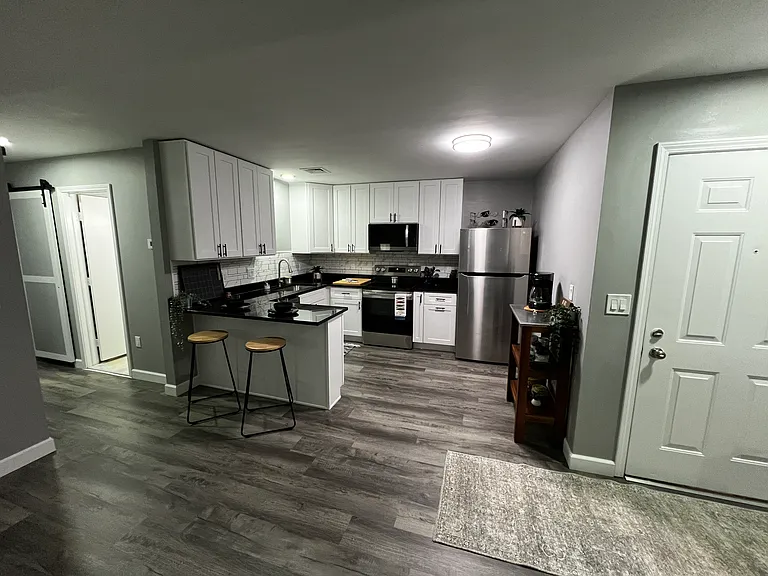 2901 W Jefferson Ave — Photo 2