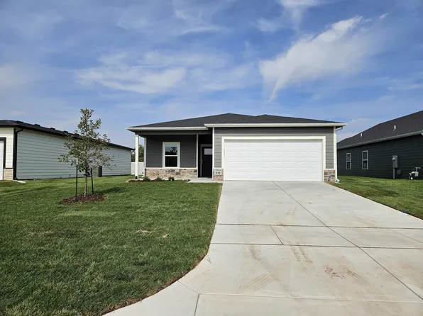 322 Northern Ave, Garden Plain, KS 67050