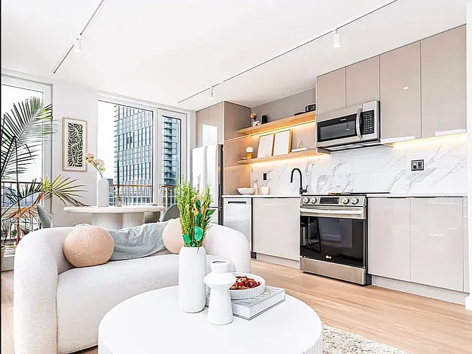 1st image of 85 Quay St #809