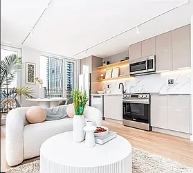 85 Quay Street, #809