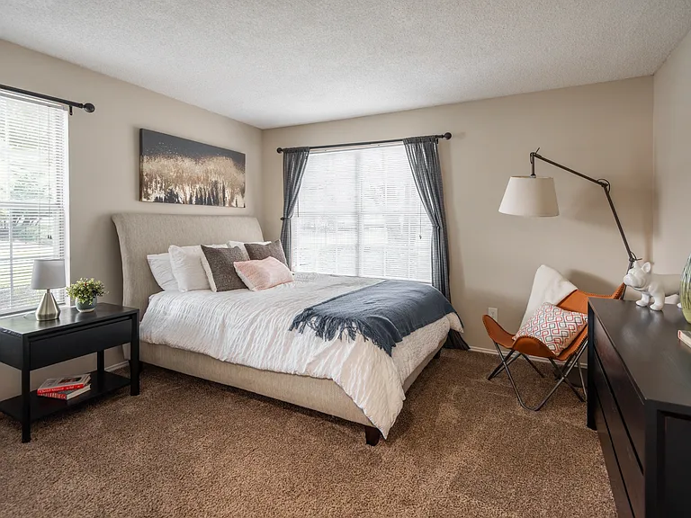 Riverset Apartments — Photo 13