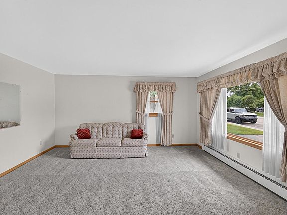 2nd image of 1068 Cedar STREET