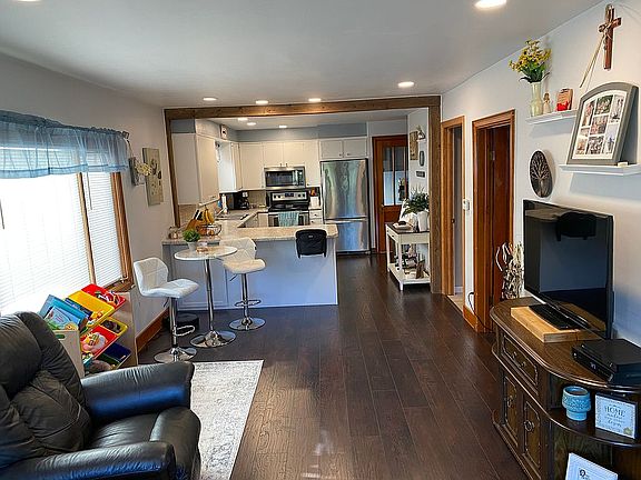 3rd image of 520 W F St