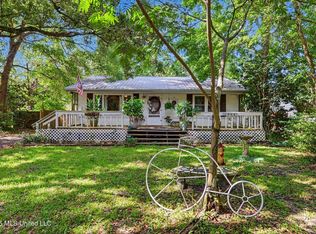 1918 Stuart Ave, Ocean Springs, MS 39564