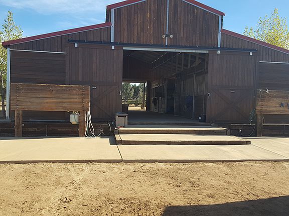 rear of barn w/2 wash racks