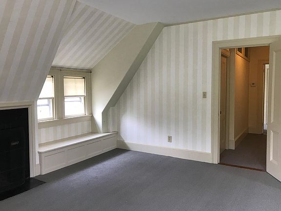4th image of 190 Bowen St #190