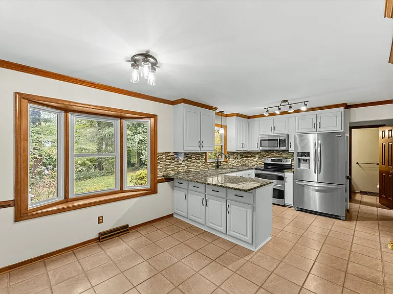 10948 Sunset Hills Dr — Photo 14