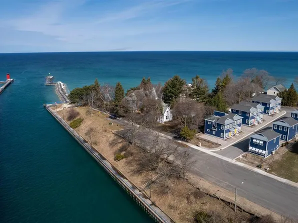 100 Riverwalk Ln, Charlevoix, MI 49720