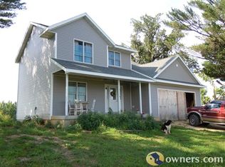 9736 75th St, Wyoming, IA 52362