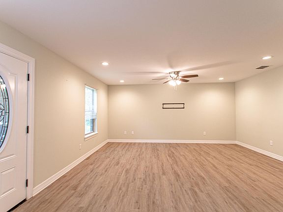 4th image of 127 Nuevo Leon St