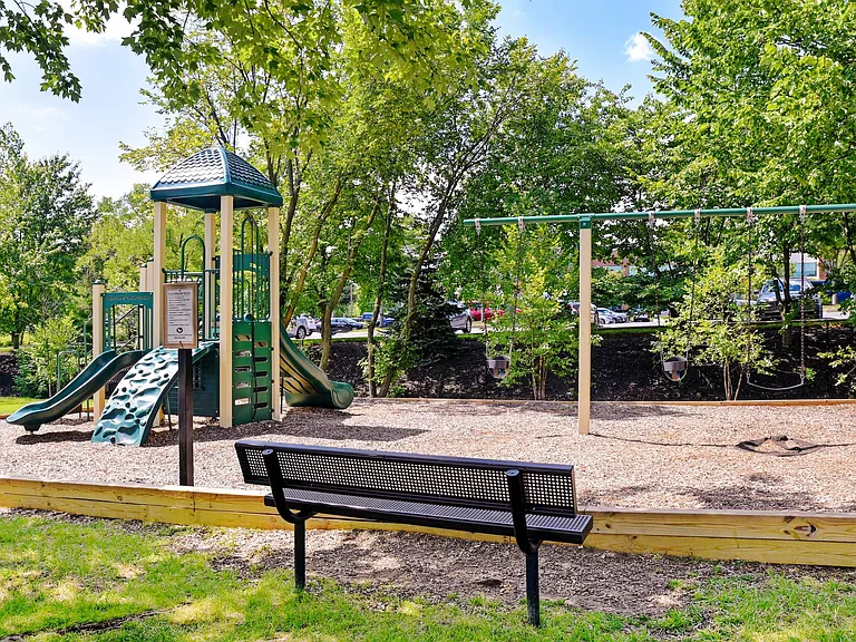 Oakview — Photo 11