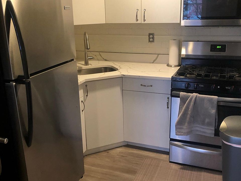 1st image of 411 Ward Ave Floor 2